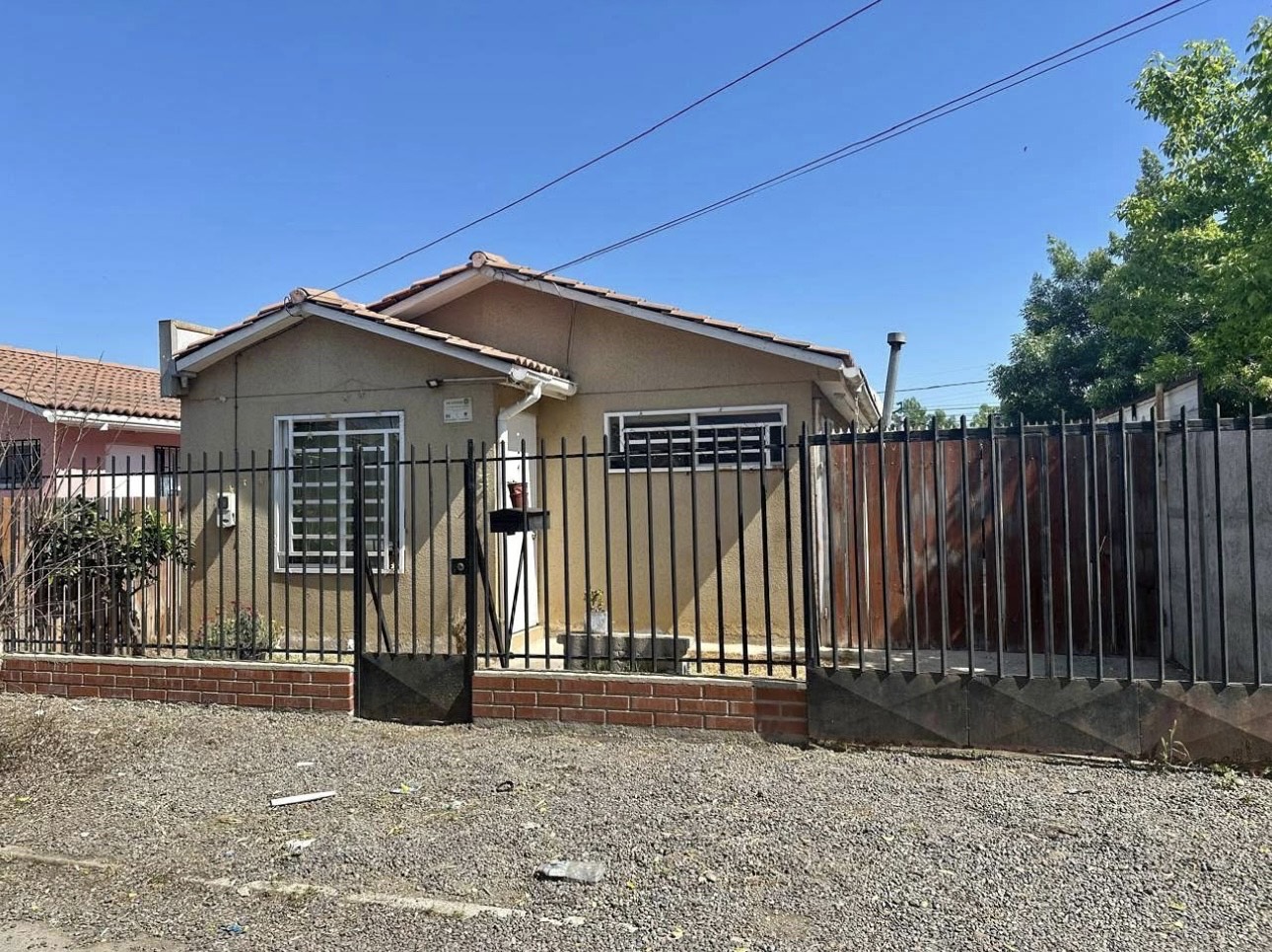 SE VENDE CASA ESQUINA, VILLA LAS ARAUCARIAS ETAPA V, QUILLOTA